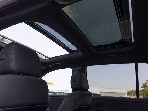 Certified 2025 Mercedes-Benz GLB 250 image 27