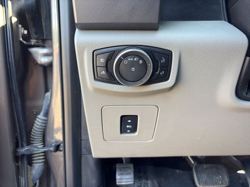 Used 2017 Ford F150 XLT w/ Equipment Group 302A Luxury AWD/4WD image 13