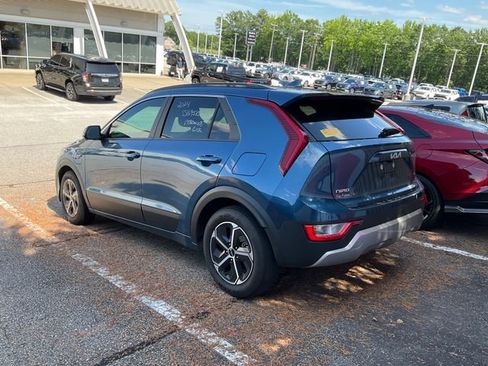 Used 2024 Kia Niro EX FWD image 4