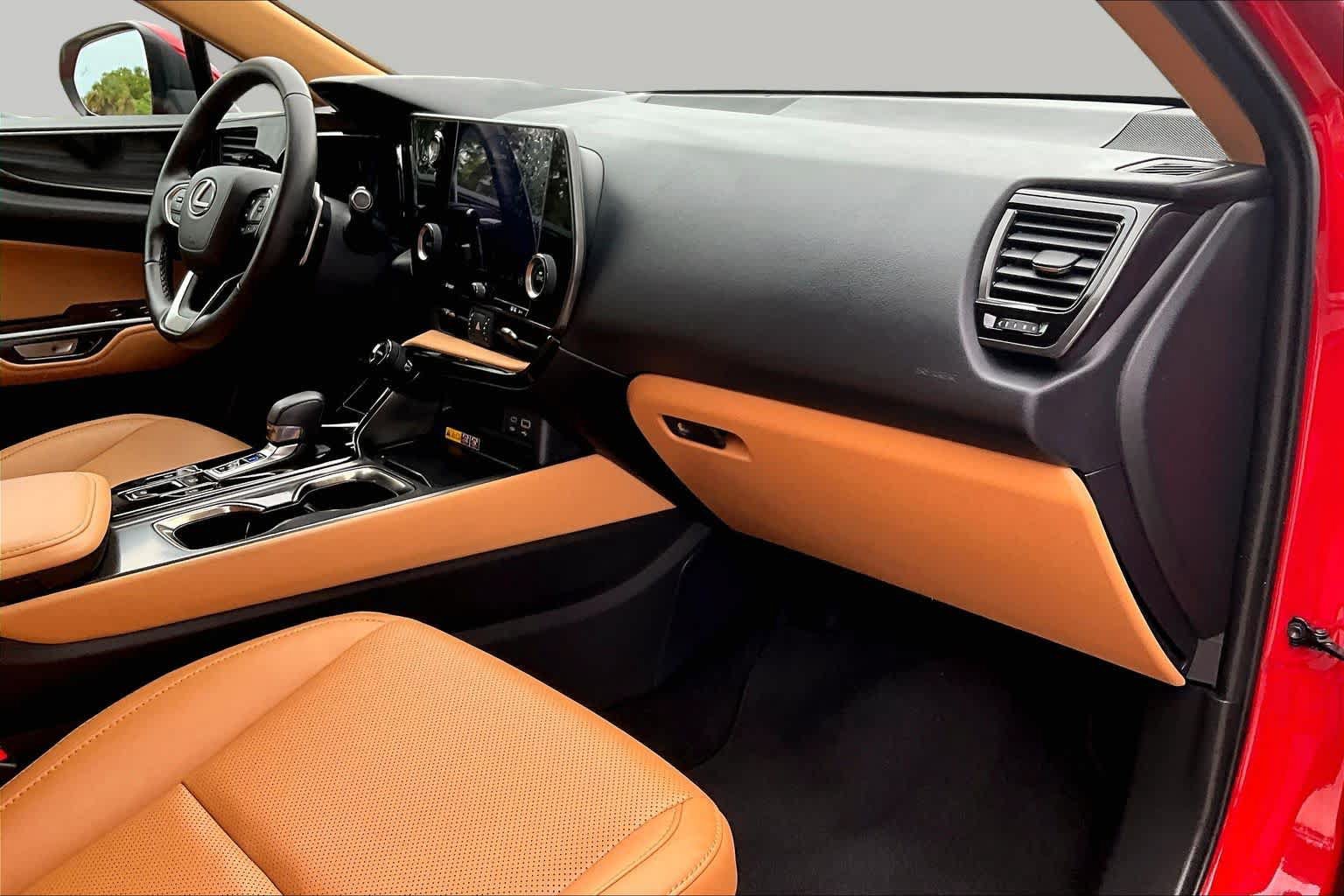 Used 2025 Lexus NX 250 FWD w/ Accessory Package (Z2) image 19