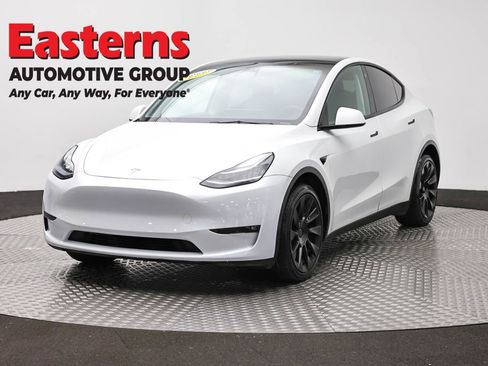 Used 2022 Tesla Model Y Long Range AWD/4WD image 1