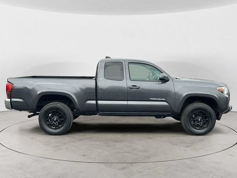 Used 2020 Toyota Tacoma SR5 AWD/4WD image 4