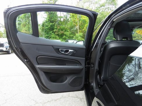 Used 2022 Volvo S60 B5 Momentum w/ Premium Package image 19