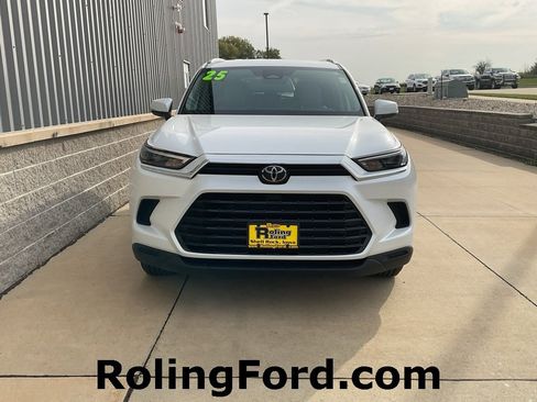 Used 2025 Toyota Grand Highlander AWD image 4