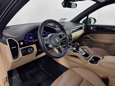 Used 2023 Porsche Cayenne image 18