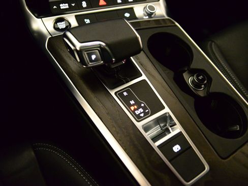 Used 2023 Audi A6 2.0T Premium w/ Convenience Package image 13