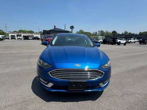 Used 2017 Ford Fusion SE w/ Equipment Group 601A image 2