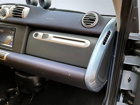 Used 2013 smart fortwo passion image 17