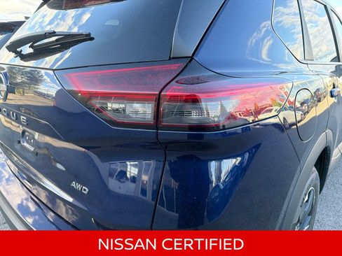 Certified 2025 Nissan Rogue SV AWD/4WD image 9