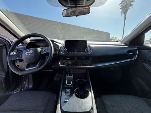 Used 2025 Nissan Rogue SV image 35