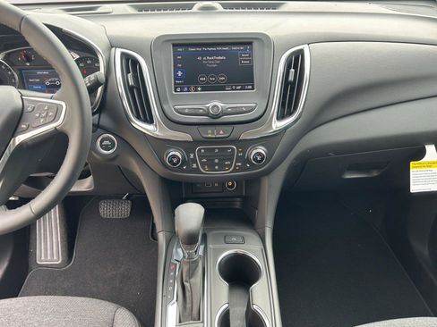 Used 2024 Chevrolet Equinox LT FWD image 12