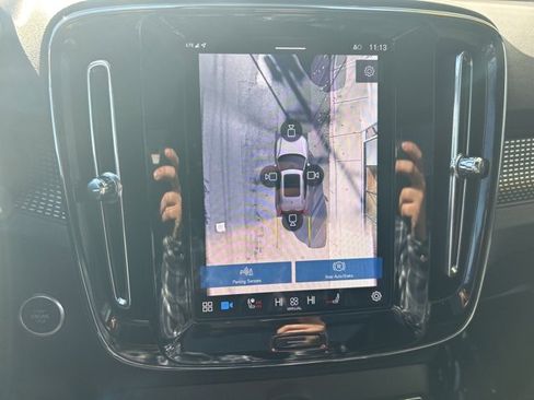 Certified 2025 Volvo XC40 B5 Plus image 24