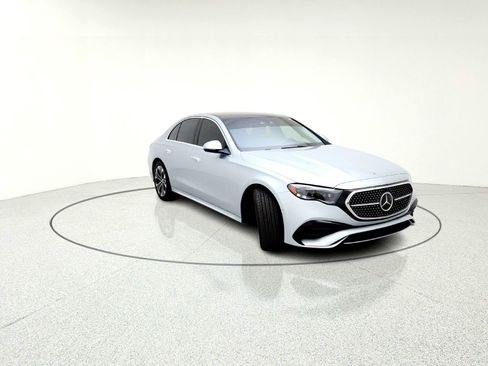 Used 2025 Mercedes-Benz E 450 4MATIC Sedan image 5