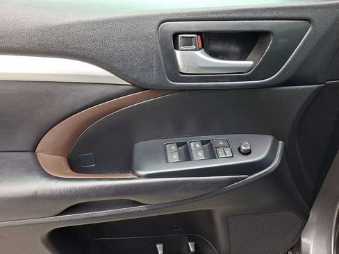 Used 2018 Toyota Highlander XLE AWD/4WD image 14