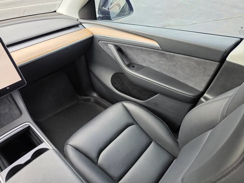 Used 2024 Tesla Model Y Long Range AWD/4WD image 43