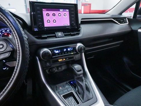 Used 2022 Toyota RAV4 LE image 17