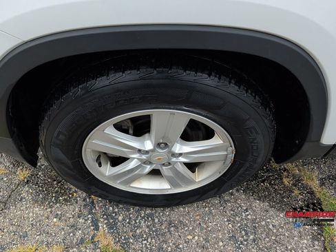 Used 2018 Chevrolet Trax LT w/ LT Convenience Package FWD image 11