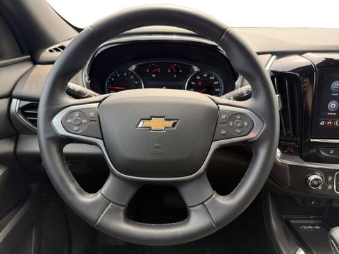 Used 2023 Chevrolet Traverse LT FWD image 15