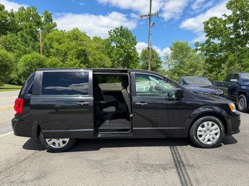 Used 2019 Dodge Grand Caravan SE FWD image 35