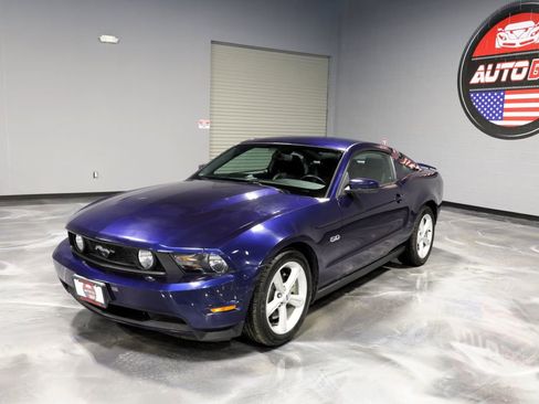 Used 2011 Ford Mustang GT Premium w/ Security Pkg image 3