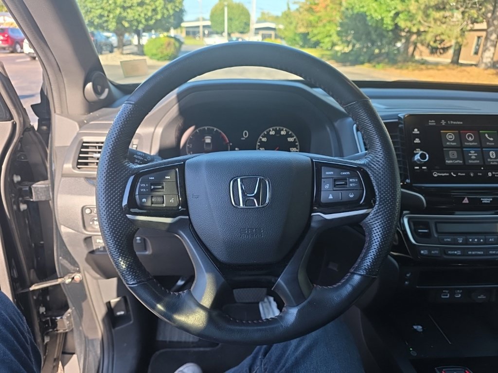 Certified 2024 Honda Ridgeline Black Edition image 13