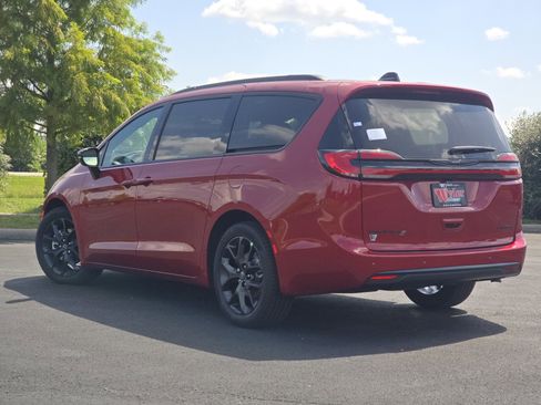 New 2026 Chrysler Pacifica Limited w/ S Appearance Package image 14