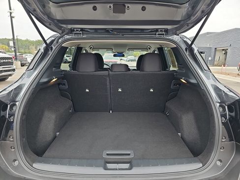 Used 2025 Nissan Kicks SV w/ Charging Package image 15