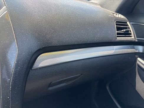Used 2018 Ford Explorer XLT w/ Equipment Group 201A FWD image 29