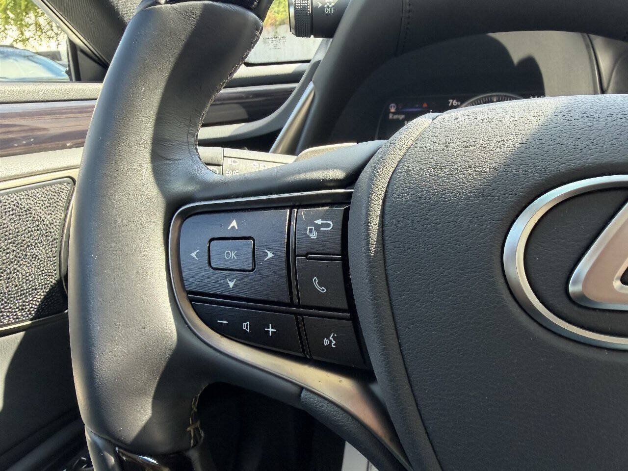 Used 2019 Lexus ES 300h w/ Accessory Package 2 FWD image 15
