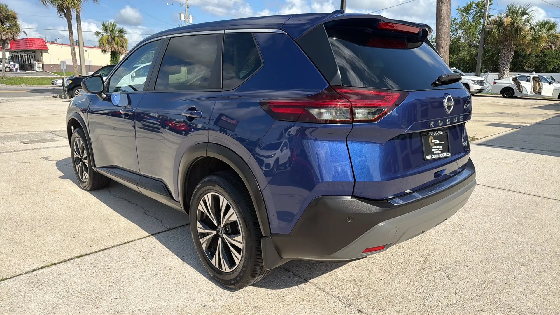 Used 2023 Nissan Rogue SV FWD image 3