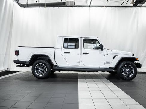 Used 2021 Jeep Gladiator Overland w/ Popular Equipment Package image 3