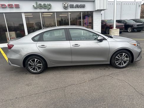 Used 2023 Kia Forte LXS image 3