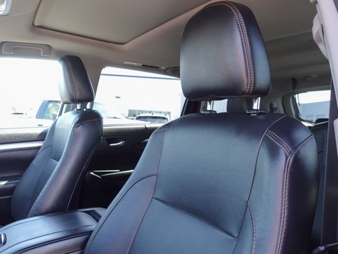 Used 2018 Toyota Highlander XLE AWD/4WD image 13