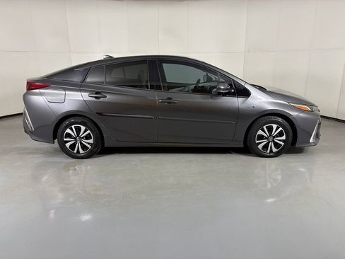 Used 2018 Toyota Prius Prime Premium w/ Carpet Mat Package FWD image 9