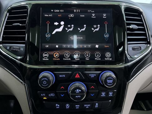 Used 2020 Jeep Grand Cherokee Limited w/ Luxury Group II AWD/4WD image 25