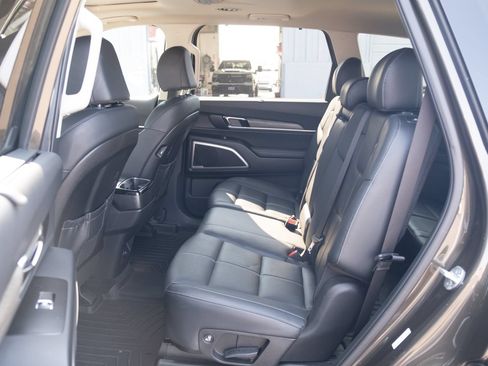Used 2022 Kia Telluride EX w/ Towing Package AWD/4WD image 17