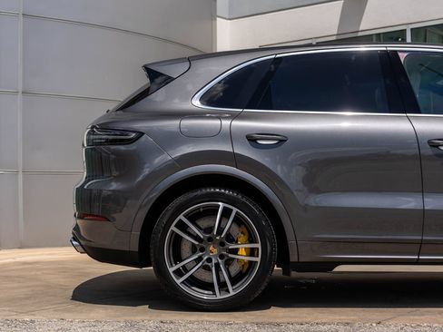 Used 2020 Porsche Cayenne Turbo AWD/4WD image 6