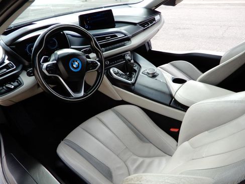 Used 2017 BMW i8 Coupe image 9