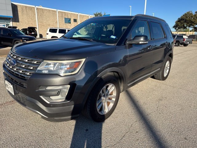 Used 2016 Ford Explorer XLT w/ Equipment Group 202A FWD image 2