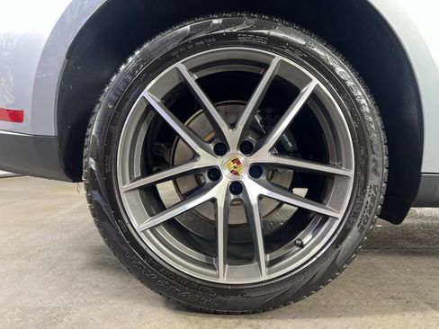 Certified 2025 Porsche Macan image 11
