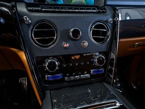 Used 2022 Rolls-Royce Cullinan Black Badge image 55