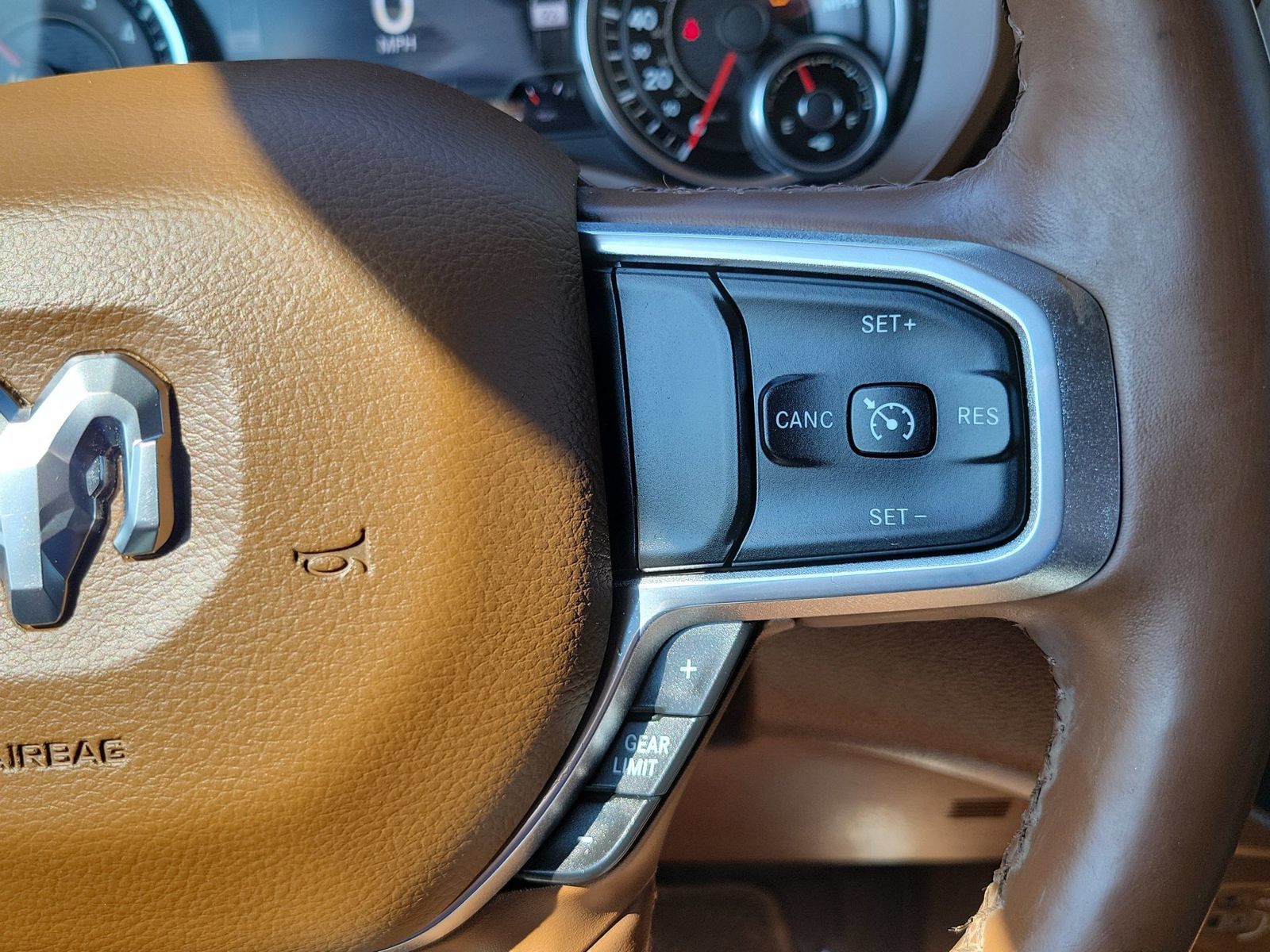 Used 2019 RAM 1500 Laramie AWD/4WD image 15
