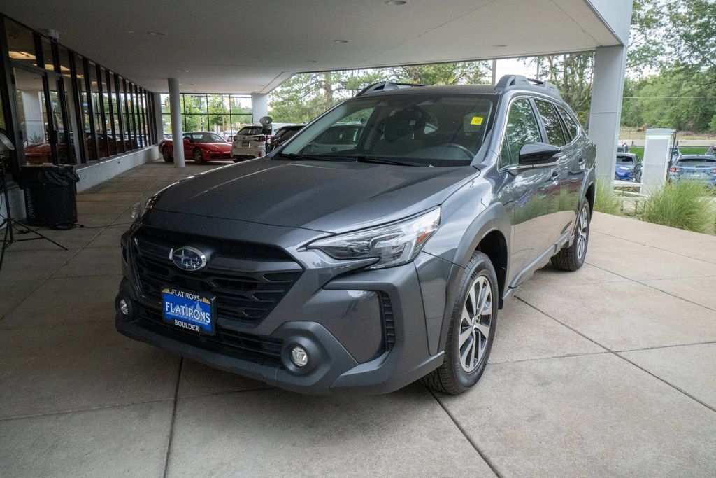 Used 2023 Subaru Outback Premium AWD/4WD image 3