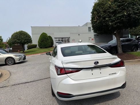 Used 2021 Lexus ES 300h w/ Premium Package FWD image 18