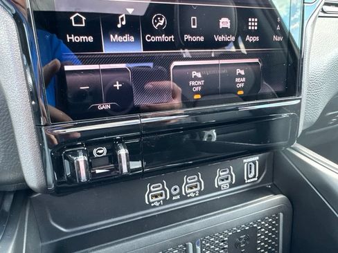 New 2026 RAM 1500 Laramie w/ Night Edition AWD/4WD image 9
