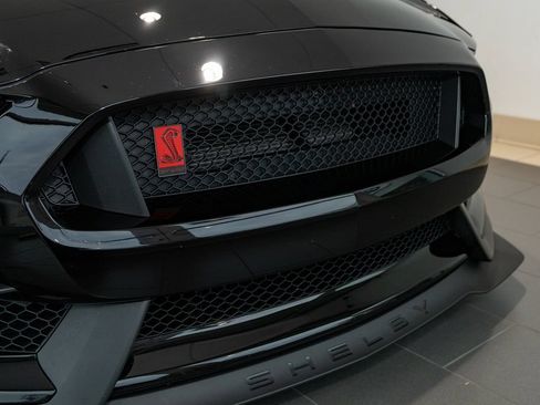 Used 2019 Ford Mustang Shelby GT350R w/ GT350R Equipment Group 920A RWD image 14
