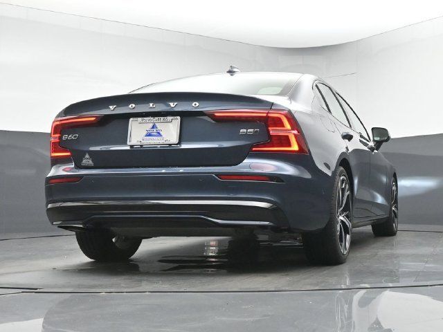 Used 2020 Volvo S60 T5 Momentum FWD image 16