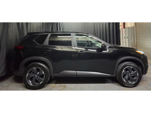 Used 2025 Nissan Rogue SV FWD image 4