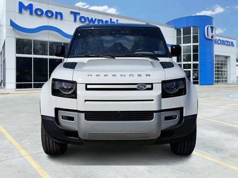 Used 2024 Land Rover Defender 110 S image 2