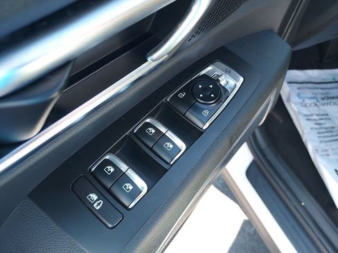 Certified 2025 Kia Telluride EX w/ EX Captain's Chair Package AWD/4WD image 11